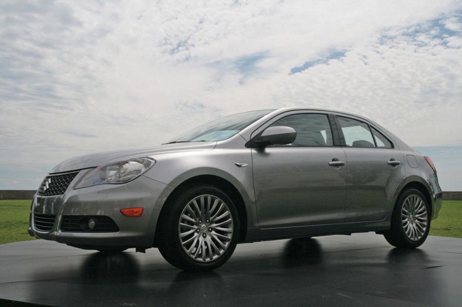  Suzuki Kizashi 2010 года  (фото 136 из 136)